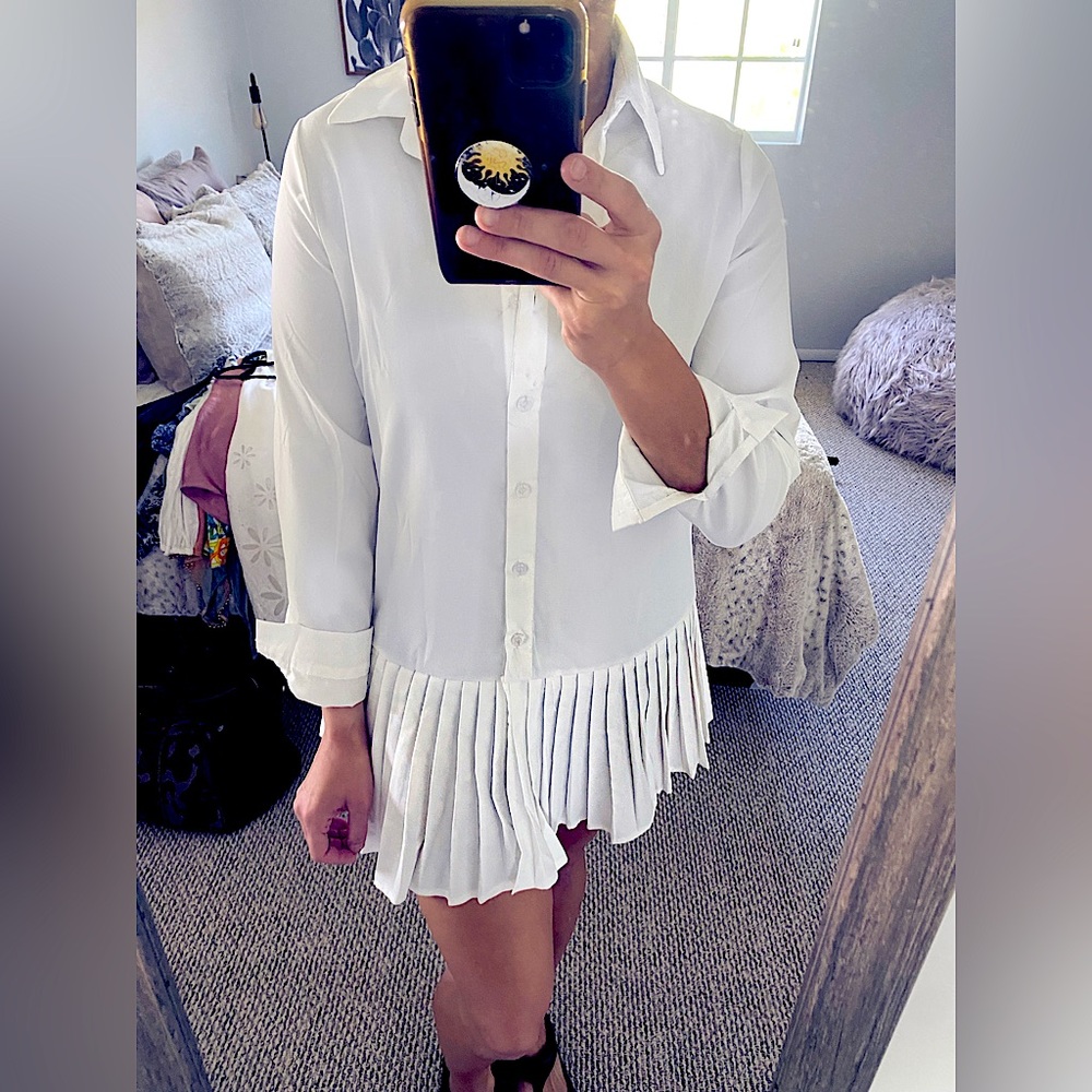 TRENDY PLEATED BUTTON-DOWN OXFORD TUNIC - SIZE LARGE- GREAT FOR FALL 🍁 🍂